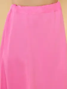 Soch Women Pink Solid Cotton Saree Shapewear