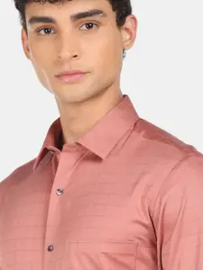 Arrow Men Coral Regular Fit Checked Formal Shirt