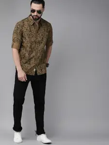 The Roadster Lifestyle Co Men Khaki & Black Regular Fit Printed Sustainable Casual Shirt