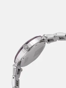 GC Women White Mother of Pearl Textured Analogue Watch Y18003L3