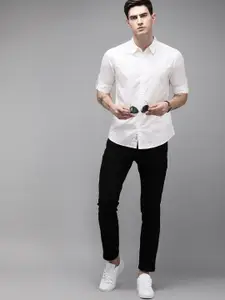 Roadster Men White Printed Regular Fit Sustainable Casual Shirt