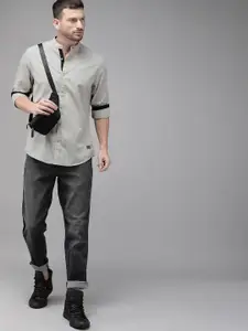 Roadster Men Grey Regular Fit Solid Sustainable Casual Shirt