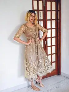 Anouk Women Gold-Toned Embellished Mojaris