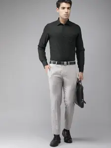 Turtle Men Black Relaxed Slim Fit Solid Formal Shirt