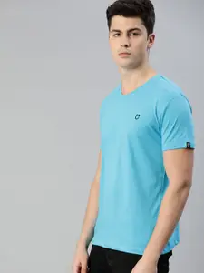 Urbano Fashion Men Blue Slim Fit Solid V-Neck T-shirt