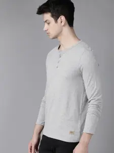 Roadster Men Grey Melange Solid Henley Neck T-shirt