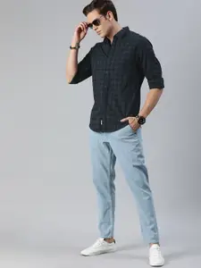 Roadster Men Navy Blue & Green Regular Fit Checked Casual Shirt