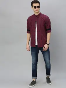 Roadster Men Maroon & Navy Blue Regular Fit Checked Casual Shirt
