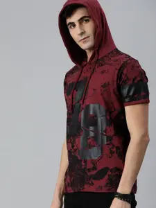 Roadster Men Maroon  Black Abstract Printed Hood Pure Cotton T-shirt