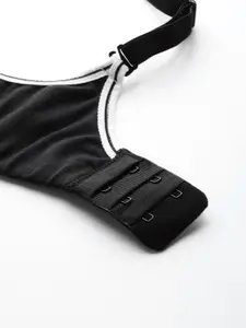 Mast & Harbour Black Solid Non-Wired Lightly Padded Everyday Bra MNH-BRA-DRMS-060A