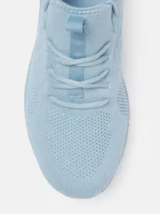 Roadster Men Blue Solid Running Shoes