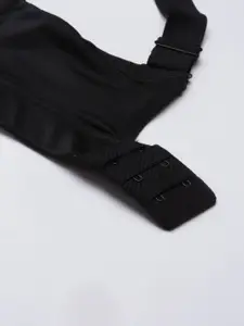 Enamor Padded Non-Wired Full Coverage U-Shaped Back and Detachable Straps Sports Bra