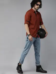 Roadster Men Red Regular Fit Solid Casual Shirt