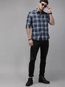 Roadster Men Blue & White Regular Fit Checked Sustainable Casual Shirt