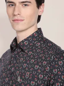 U.S. Polo Assn. Men Navy & Maroon Pure Cotton Tailored Horseshoe Clover Print Casual Shirt