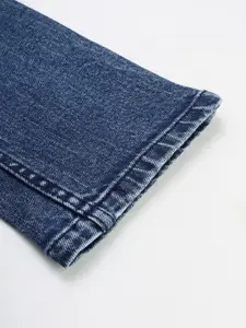 Campus Sutra Men Applique Stylish Blue Slim Fit Mid-Rise Clean Look Stretchable Jeans