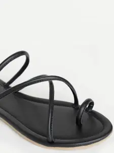 Vishudh Women Black Solid One Toe Flats