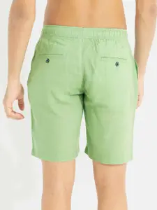 Snitch Men Mid-Rise Linen Shorts