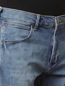 Wrangler Men Slim Fit Mid-Rise Light Fade Stretchable Jeans