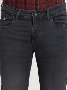 Turtle Men Narrow Mid Rise Clean Look Light Fade Tapered Fit Stretchable Jeans