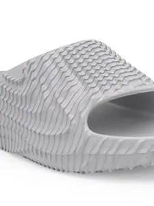 Red Tape Men Textured Slip-Resistance Sliders