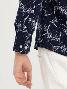Snitch Slim Fit Conversational Printed Spread Collar Cotton Casual Shirt