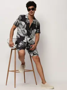 SHOWOFF Men Printed Shirt With Shorts Co-Ords