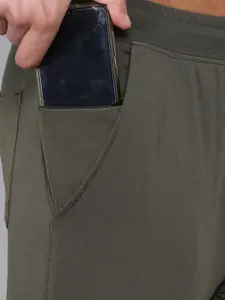 The Modern Soul Men Mid Rise Slim Fit Track Pants