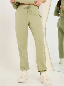 Styli Printed T-Shirt With Joggers Oversized Co-Ords