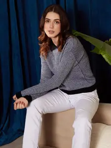 Berrylush Black & White Houndstooth Pattern Contrast Collar Acrylic Pullover Sweater