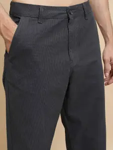 HIGHLANDER Men Charcoal Mid-Rise Cotton Trousers