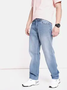 The Roadster Lifestyle Co. Men Pure Cotton Straight Fit Light Fade Jeans
