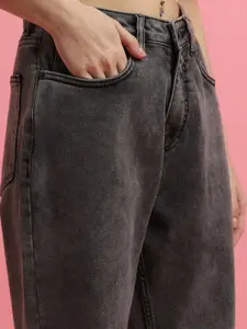 FOREVER 21 Women Brown Mid Rise Mom Fit Clean Look Heavy Fade Cotton Jeans