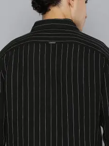 Levis Redloop Men Slim Fit Pure Cotton Striped Casual Shirt