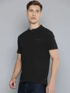 Levis Henley Neck Pure Cotton Slim Fit T-shirt