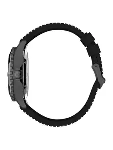 Timex Men Dial & Straps Analogue Watch TW2U99900U9