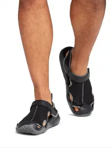 Crocs Men Self Design Croslite Clogs