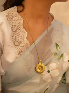 Shyle 925 Sterling Silver Moh Gold-Plated Sunflower Design Pendant