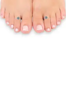 Taraash Set Of 2 terling Silver Daisy Flower Patterned Toe Rings