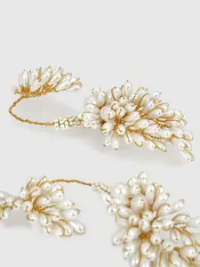 D'oro Pearls Ear Cuff