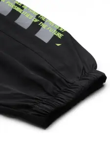 HRX by Hrithik Roshan Men Relaxed Fit Cargo Joggers
