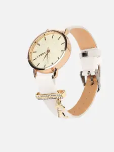 HAUTE SAUCE by  Campus Sutra Women Analogue Watch With R Initial Watch Charm AW23_HSCW5150