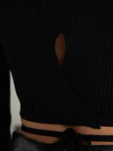 DeFacto V-Neck Long Sleeves Fitted Crop Top