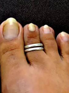 BeAbhika Set Of 2 Silver-Plated Toe Rings