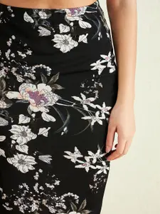 Berrylush Black Floral Printed Pencil Knee Length Skirts