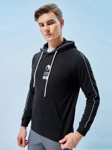 Bewakoof  Graphic Printed Cotton Hooded Kangaroo Pocket Pullover Sweatshirt