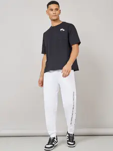 Styli Men Oversized Side Vertical Print and Popper Detail Joggers