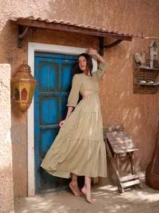 Stylecast X Hersheinbox Printed Cut-Out Tiered Maxi Dress