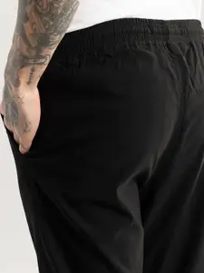 Snitch Black Men Mid-Rise Cotton Track Pant