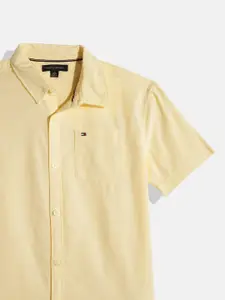 Tommy Hilfiger Boys Solid Opaque Oxford Weave Casual Shirt